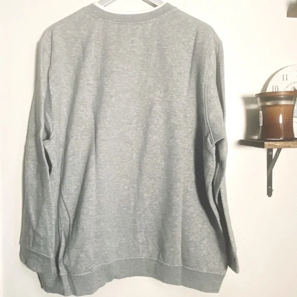 90s Kitties 🐈⬛ playing with butterflies 🦋 embroidered Crewneck Sweatshirt - Picture 3 of 7